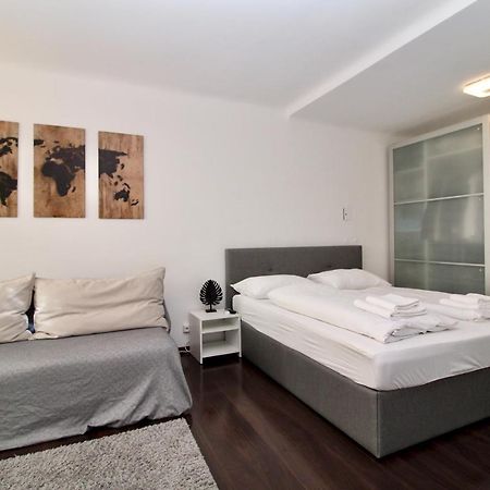 Balcony Apartment - Next To Opera Відень Екстер'єр фото