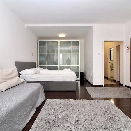 Balcony Apartment - Next To Opera Відень Екстер'єр фото