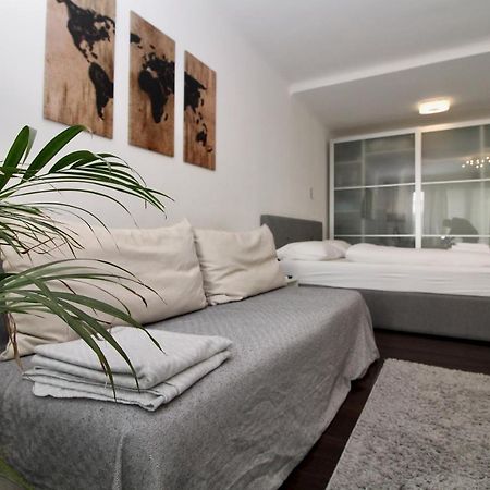 Balcony Apartment - Next To Opera Відень Екстер'єр фото