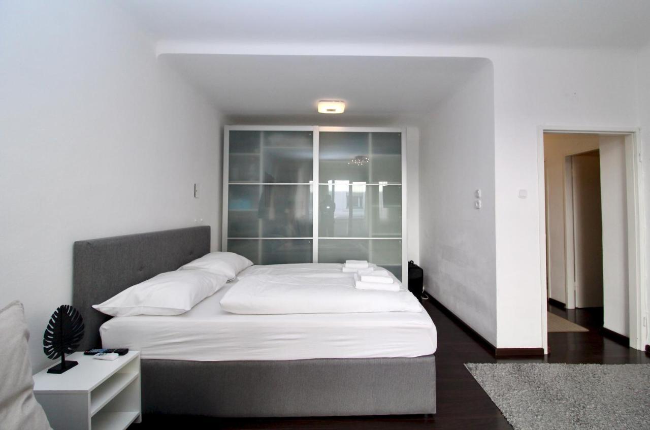 Balcony Apartment - Next To Opera Відень Екстер'єр фото