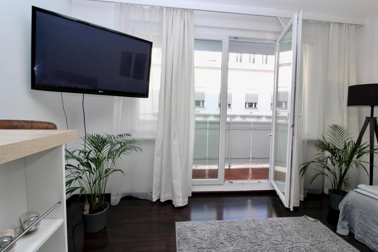 Balcony Apartment - Next To Opera Відень Екстер'єр фото